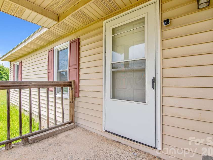 129 Sandy Ridge Lane, Gaston, NC 27832.  MLS# CAR4404660, YatesRealty ID 39027. 