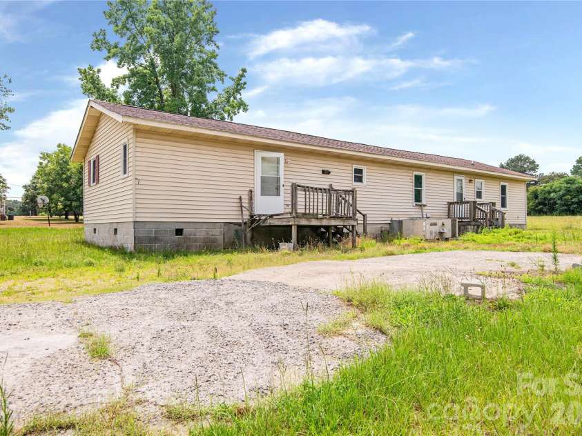129 Sandy Ridge Lane, Gaston, NC 27832.  MLS# CAR4404660, YatesRealty ID 39027. 