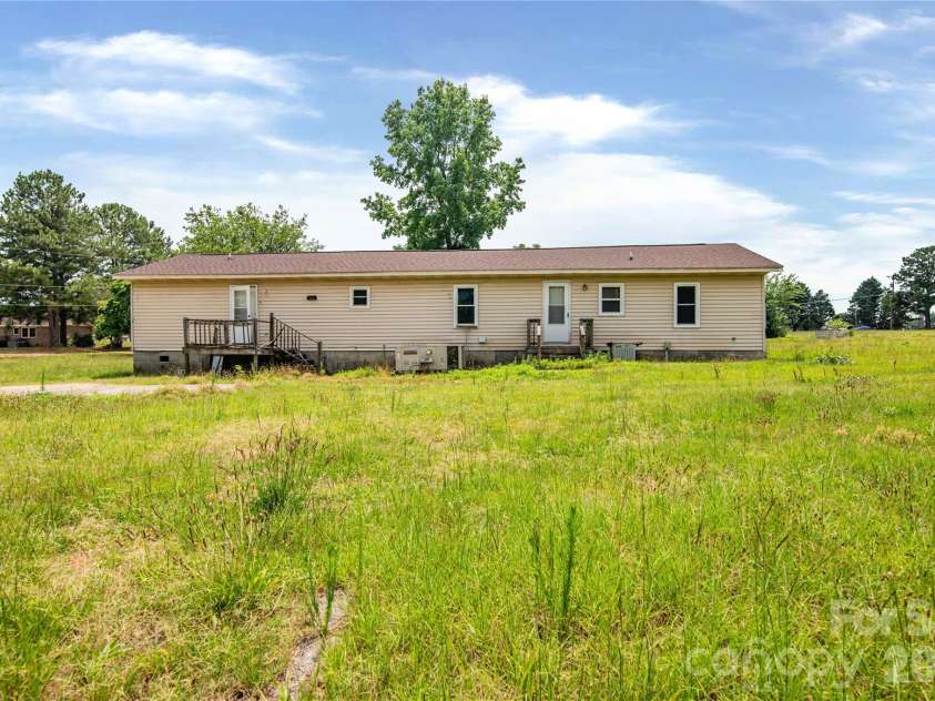 129 Sandy Ridge Lane, Gaston, NC 27832.  MLS# CAR4404660, YatesRealty ID 39027. 