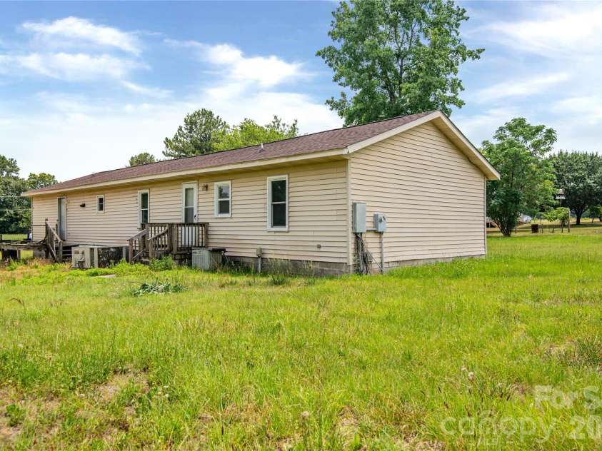 129 Sandy Ridge Lane, Gaston, NC 27832.  MLS# CAR4404660, YatesRealty ID 39027. 