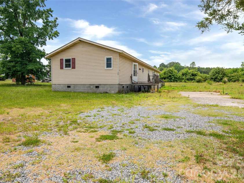 129 Sandy Ridge Lane, Gaston, NC 27832.  MLS# CAR4404660, YatesRealty ID 39027. 