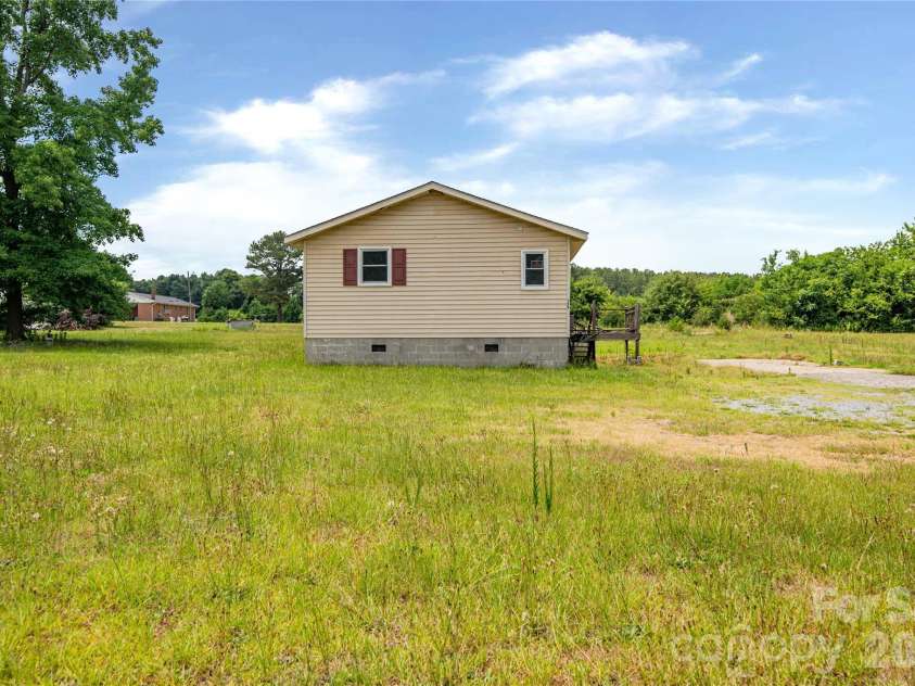 129 Sandy Ridge Lane, Gaston, NC 27832.  MLS# CAR4404660, YatesRealty ID 39027. 