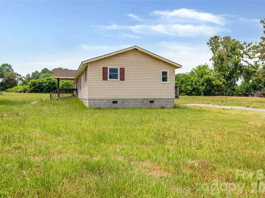 129 Sandy Ridge Lane, Gaston, NC 27832.  MLS# CAR4404660, YatesRealty ID 39027. 