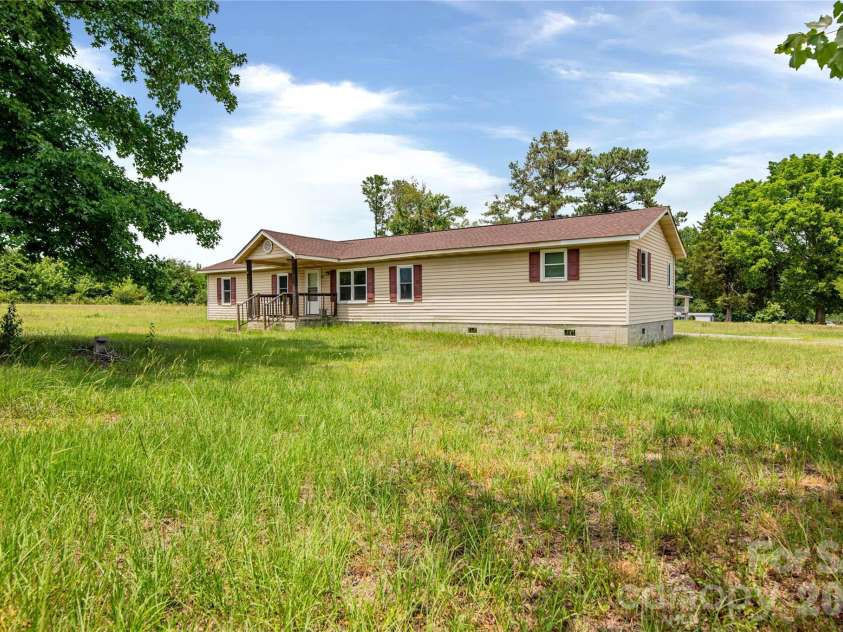 129 Sandy Ridge Lane, Gaston, NC 27832.  MLS# CAR4404660, YatesRealty ID 39027. 