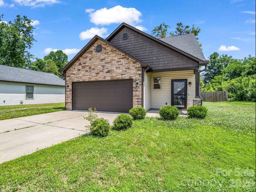 198 River Road, Fletcher, NC 28732.  MLS# CAR4404977, YatesRealty ID 39028. 