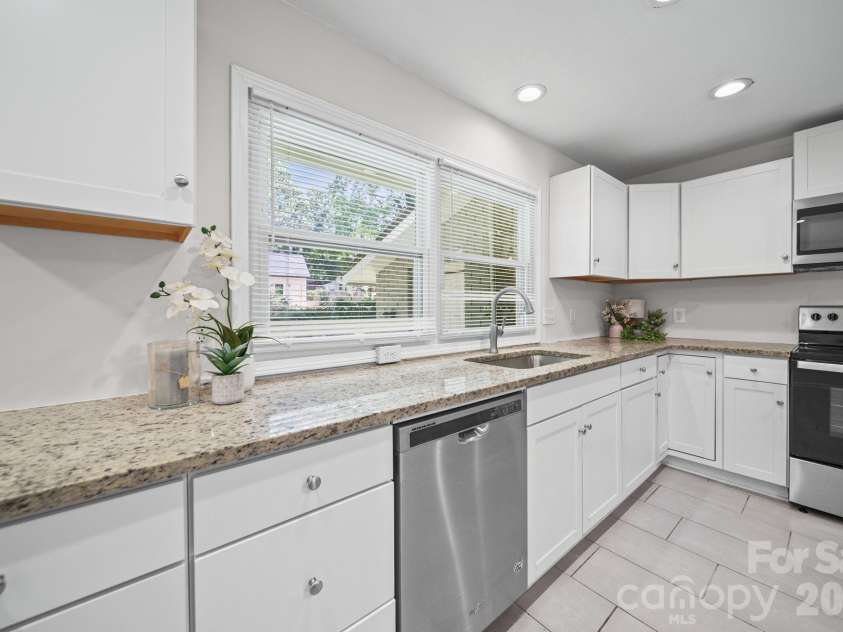 4316 Mckinley Drive, Charlotte, NC 28208.  MLS# CAR4404752, YatesRealty ID 39029. 