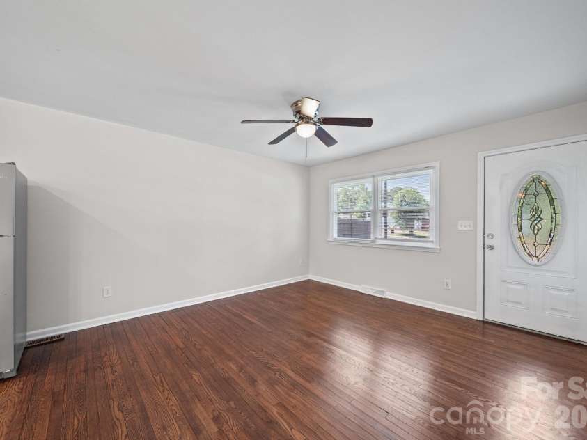 4316 Mckinley Drive, Charlotte, NC 28208.  MLS# CAR4404752, YatesRealty ID 39029. 