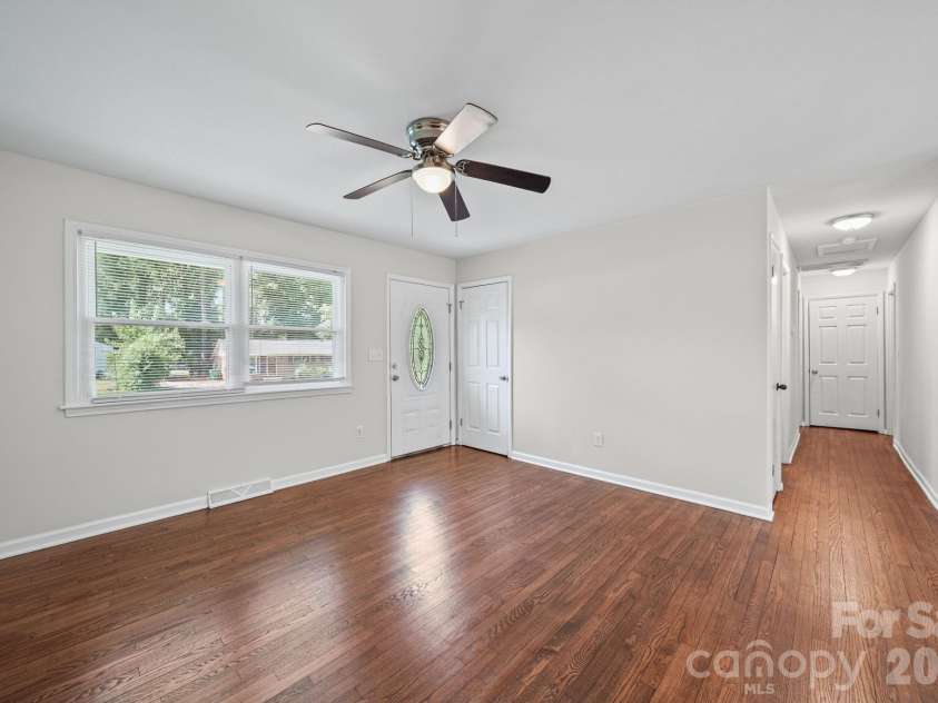 4316 Mckinley Drive, Charlotte, NC 28208.  MLS# CAR4404752, YatesRealty ID 39029. 