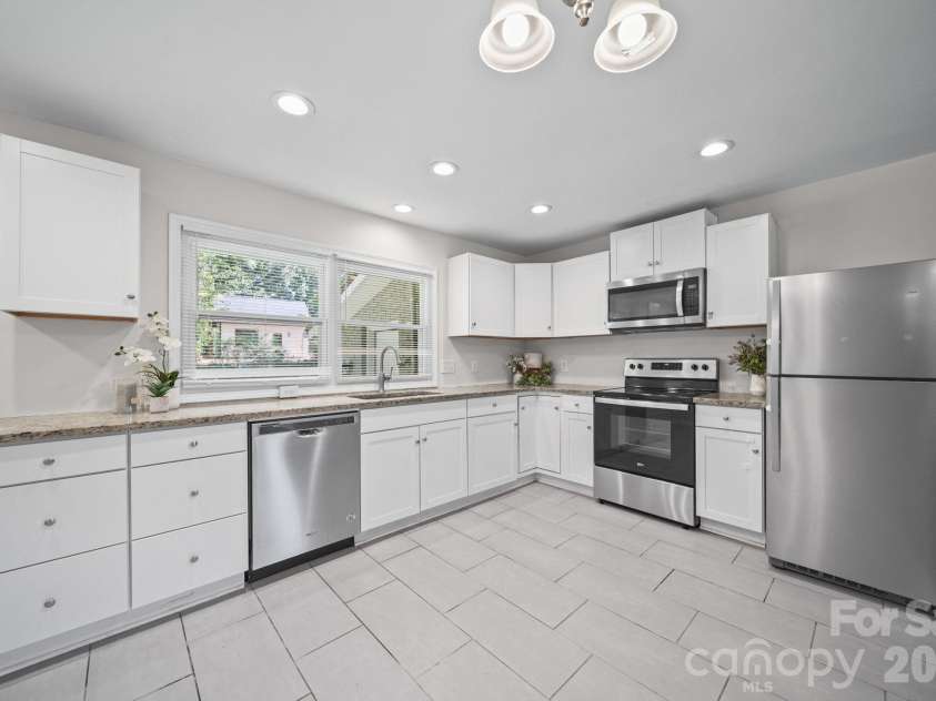 4316 Mckinley Drive, Charlotte, NC 28208.  MLS# CAR4404752, YatesRealty ID 39029. 