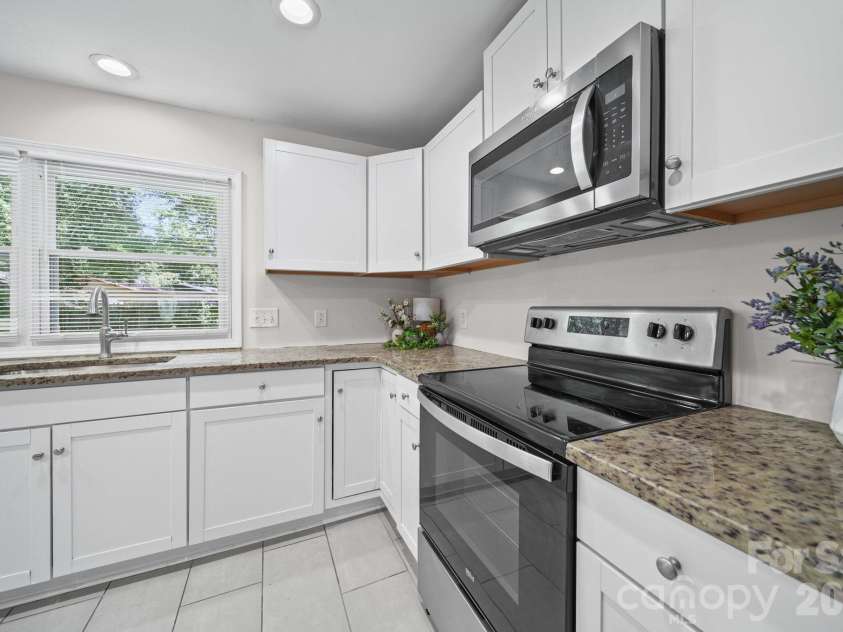 4316 Mckinley Drive, Charlotte, NC 28208.  MLS# CAR4404752, YatesRealty ID 39029. 