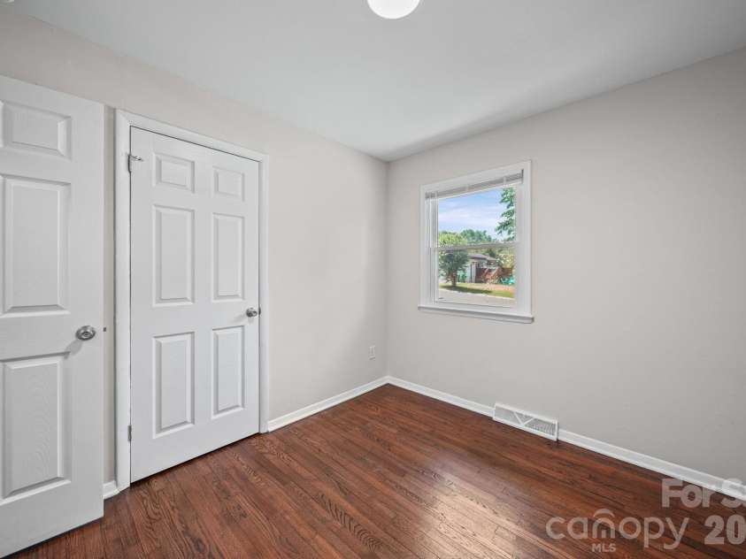 4316 Mckinley Drive, Charlotte, NC 28208.  MLS# CAR4404752, YatesRealty ID 39029. 