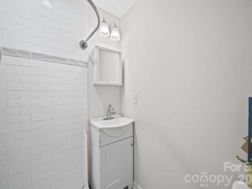 4316 Mckinley Drive, Charlotte, NC 28208.  MLS# CAR4404752, YatesRealty ID 39029. 