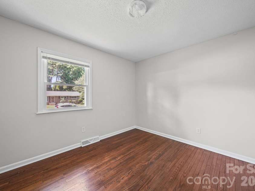 4316 Mckinley Drive, Charlotte, NC 28208.  MLS# CAR4404752, YatesRealty ID 39029. 