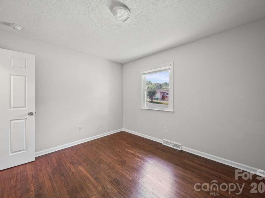 4316 Mckinley Drive, Charlotte, NC 28208.  MLS# CAR4404752, YatesRealty ID 39029. 