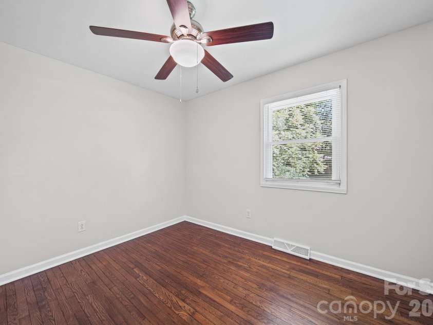 4316 Mckinley Drive, Charlotte, NC 28208.  MLS# CAR4404752, YatesRealty ID 39029. 
