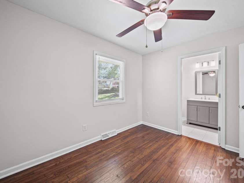 4316 Mckinley Drive, Charlotte, NC 28208.  MLS# CAR4404752, YatesRealty ID 39029. 