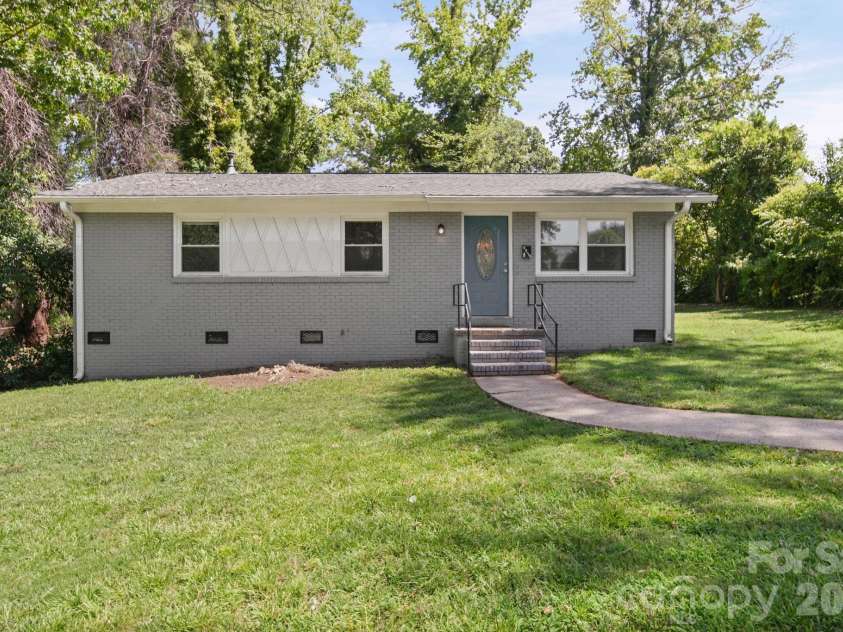 4316 Mckinley Drive, Charlotte, NC 28208.  MLS# CAR4404752, YatesRealty ID 39029. 