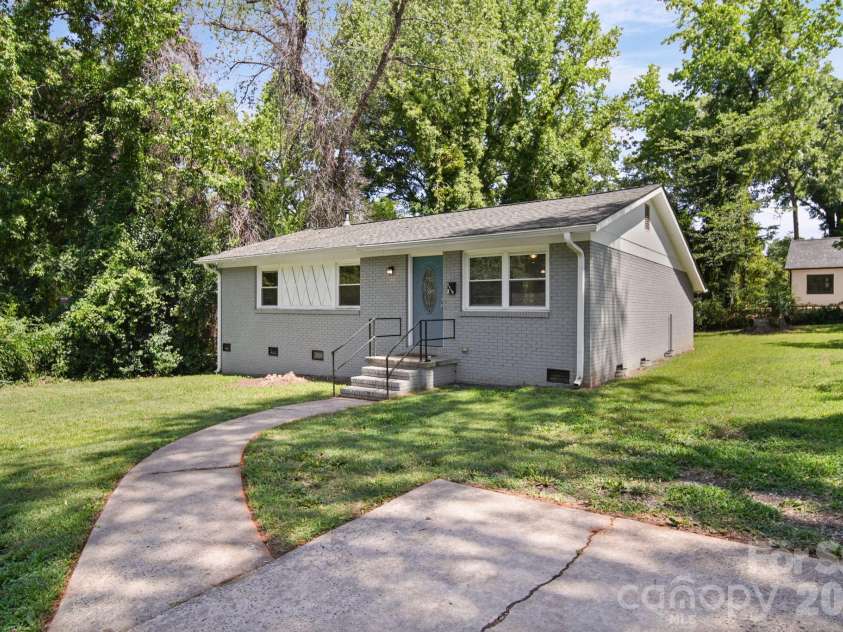 4316 Mckinley Drive, Charlotte, NC 28208.  MLS# CAR4404752, YatesRealty ID 39029. 