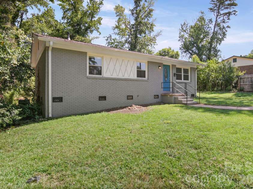 4316 Mckinley Drive, Charlotte, NC 28208.  MLS# CAR4404752, YatesRealty ID 39029. 