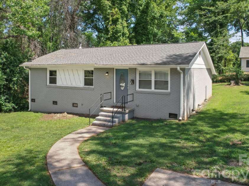 4316 Mckinley Drive, Charlotte, NC 28208.  MLS# CAR4404752, YatesRealty ID 39029. 