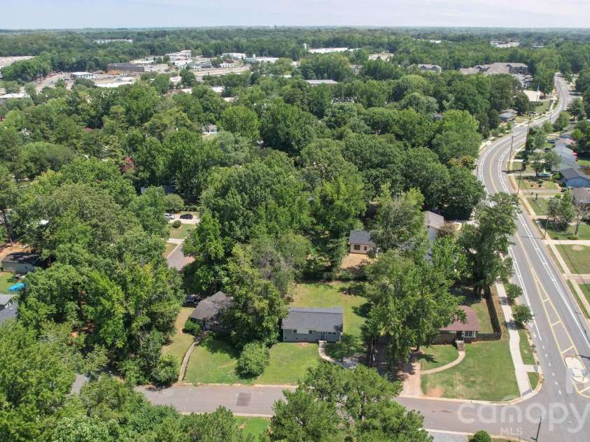 4316 Mckinley Drive, Charlotte, NC 28208.  MLS# CAR4404752, YatesRealty ID 39029. 