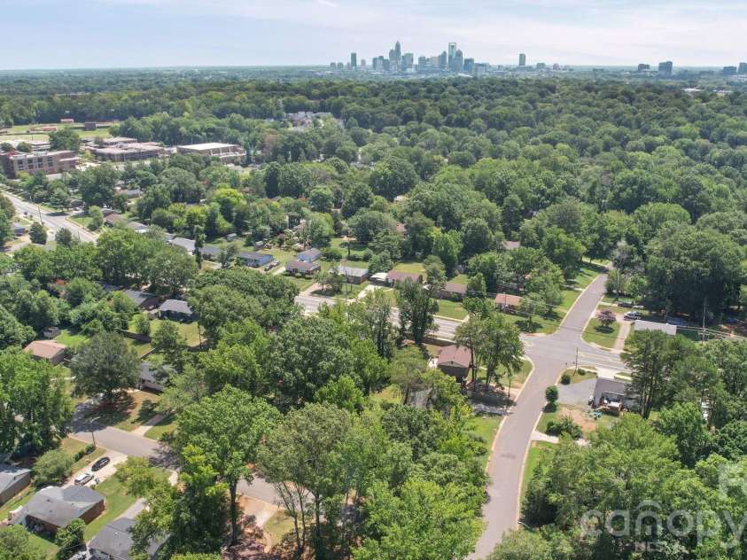 4316 Mckinley Drive, Charlotte, NC 28208.  MLS# CAR4404752, YatesRealty ID 39029. 