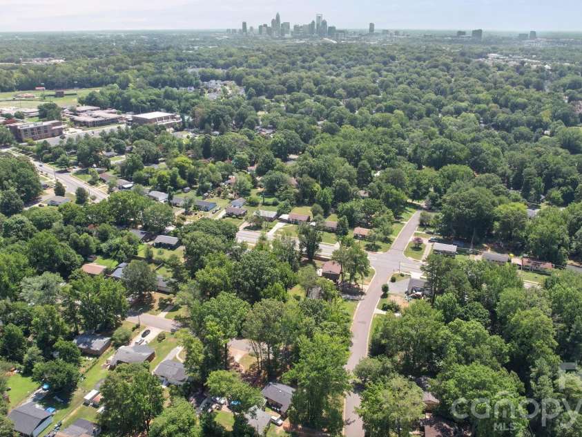 4316 Mckinley Drive, Charlotte, NC 28208.  MLS# CAR4404752, YatesRealty ID 39029. 