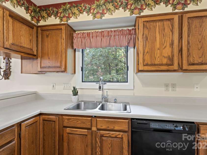 320 Dawnbrook Drive, Flat Rock, NC 28731.  MLS# CAR4312998, YatesRealty ID 3903. 