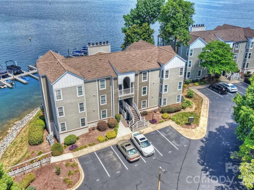20427 Harborgate Court, Cornelius, NC 28031.  MLS# CAR4400359, YatesRealty ID 39030. 