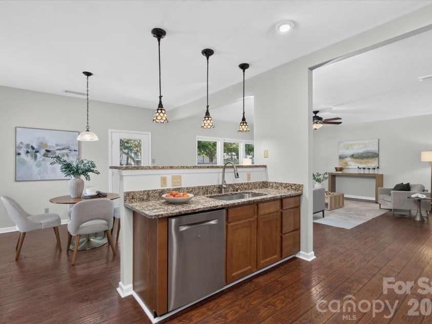 6042 Laurent Avenue, Fort Mill, SC 29715.  MLS# CAR4403776, YatesRealty ID 39033. Newer Granite Counters+ Breakfast bar