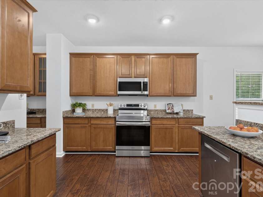 6042 Laurent Avenue, Fort Mill, SC 29715.  MLS# CAR4403776, YatesRealty ID 39033. No Crapet on Main floor