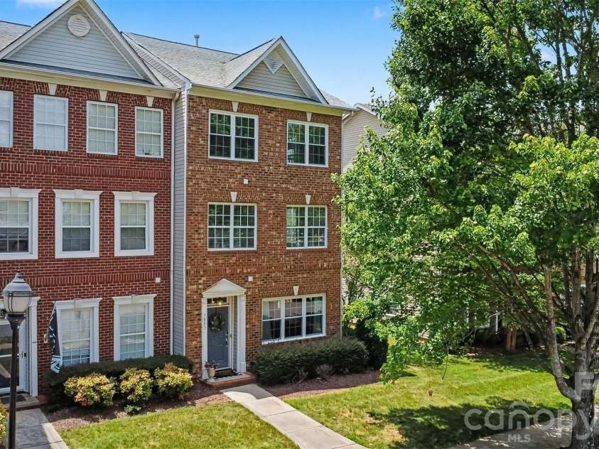 7051 Brighton Park Drive, Charlotte, NC 28227.  MLS# CAR4399270, YatesRealty ID 39034. Move In Ready!