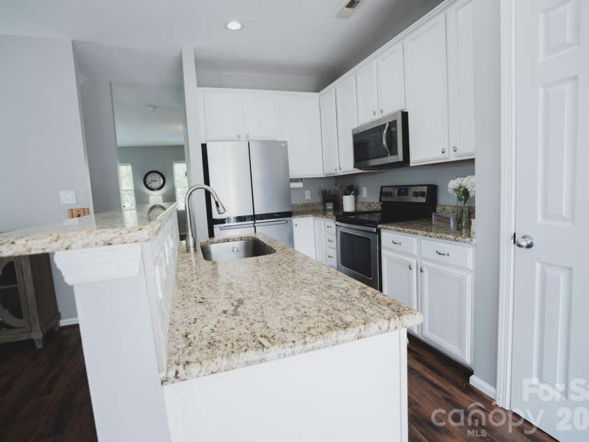 7051 Brighton Park Drive, Charlotte, NC 28227.  MLS# CAR4399270, YatesRealty ID 39034. White Cabinets