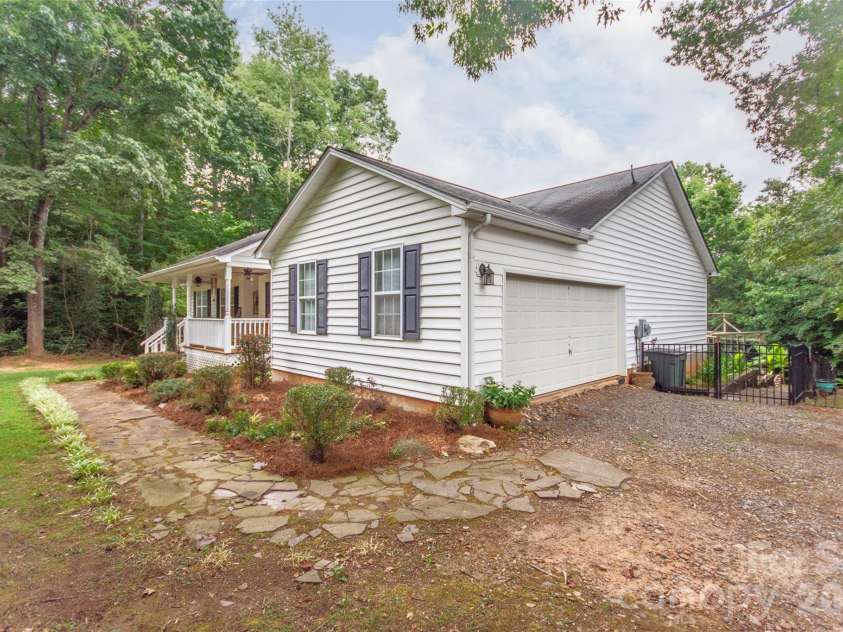 588 Abbeydale Road, Harmony, NC 28634.  MLS# CAR4403987, YatesRealty ID 39036. 