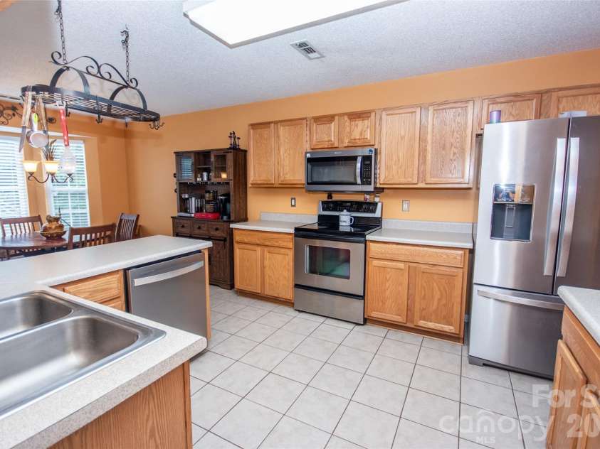 588 Abbeydale Road, Harmony, NC 28634.  MLS# CAR4403987, YatesRealty ID 39036. 