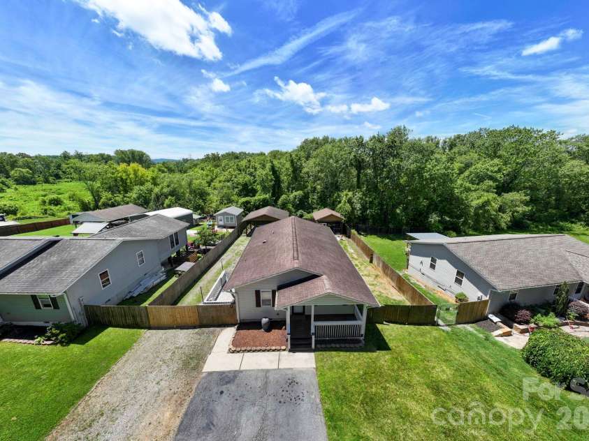 51 Kay Thomas Drive, Hendersonville, NC 28792.  MLS# CAR4406229, YatesRealty ID 39037. 