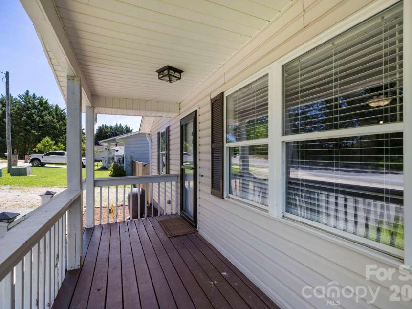 51 Kay Thomas Drive, Hendersonville, NC 28792.  MLS# CAR4406229, YatesRealty ID 39037. 