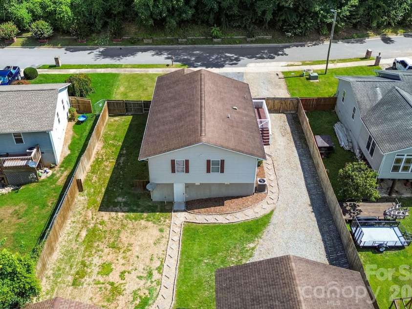 51 Kay Thomas Drive, Hendersonville, NC 28792.  MLS# CAR4406229, YatesRealty ID 39037. 