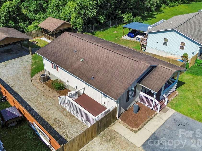 51 Kay Thomas Drive, Hendersonville, NC 28792.  MLS# CAR4406229, YatesRealty ID 39037. 