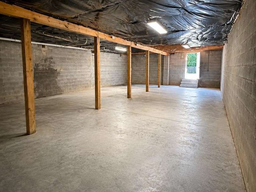 51 Kay Thomas Drive, Hendersonville, NC 28792.  MLS# CAR4406229, YatesRealty ID 39037. 