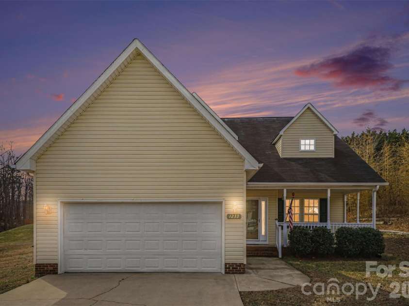1233 Marcela Drive, Gastonia, NC 28054.  MLS# CAR4345297, YatesRealty ID 3904. 