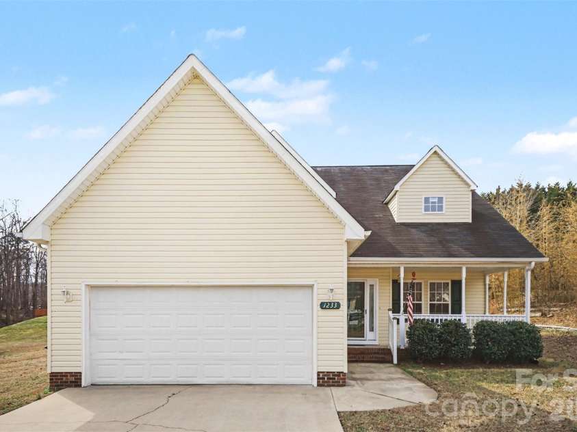 1233 Marcela Drive, Gastonia, NC 28054.  MLS# CAR4345297, YatesRealty ID 3904. 