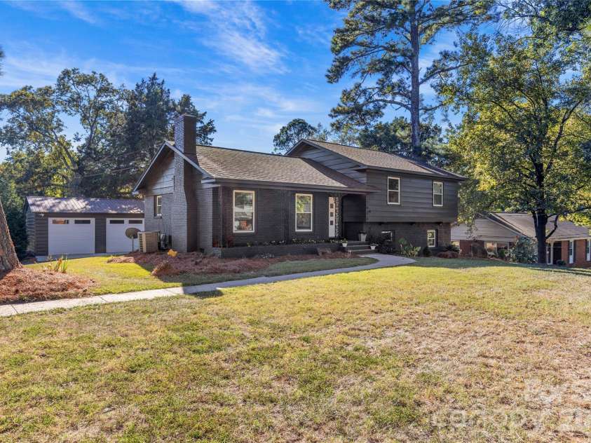 1830 Edgewater Drive, Charlotte, NC 28210.  MLS# CAR4340663, YatesRealty ID 3904. 