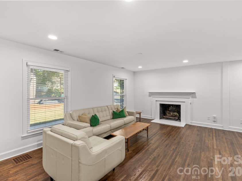 1830 Edgewater Drive, Charlotte, NC 28210.  MLS# CAR4340663, YatesRealty ID 3904. 