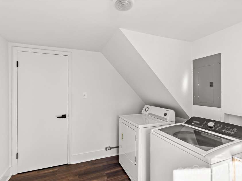 1830 Edgewater Drive, Charlotte, NC 28210.  MLS# CAR4340663, YatesRealty ID 3904. 