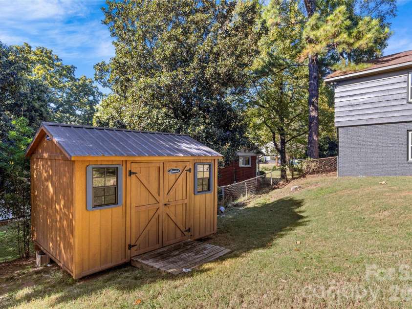 1830 Edgewater Drive, Charlotte, NC 28210.  MLS# CAR4340663, YatesRealty ID 3904. 