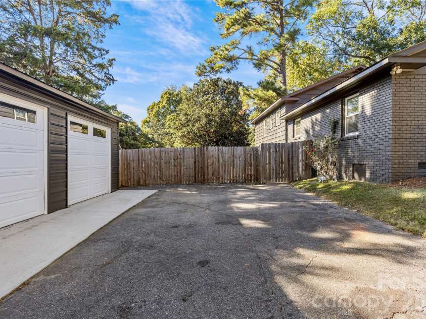 1830 Edgewater Drive, Charlotte, NC 28210.  MLS# CAR4340663, YatesRealty ID 3904. 