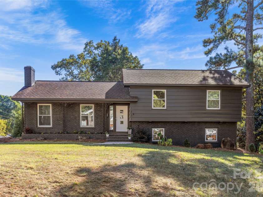 1830 Edgewater Drive, Charlotte, NC 28210.  MLS# CAR4340663, YatesRealty ID 3904. 