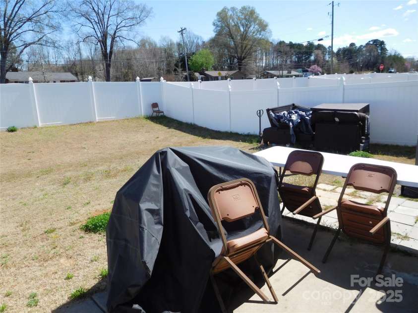 8112 Clairwood Drive, Charlotte, NC 28269.  MLS# CAR4234936, YatesRealty ID 3904. 