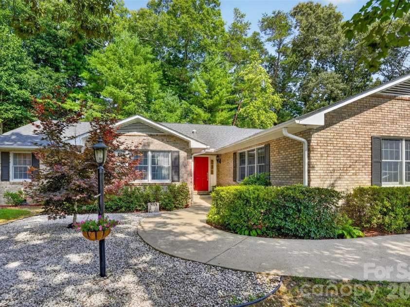 227 Sean Way, Hendersonville, NC 28792.  MLS# CAR4405713, YatesRealty ID 39043. 